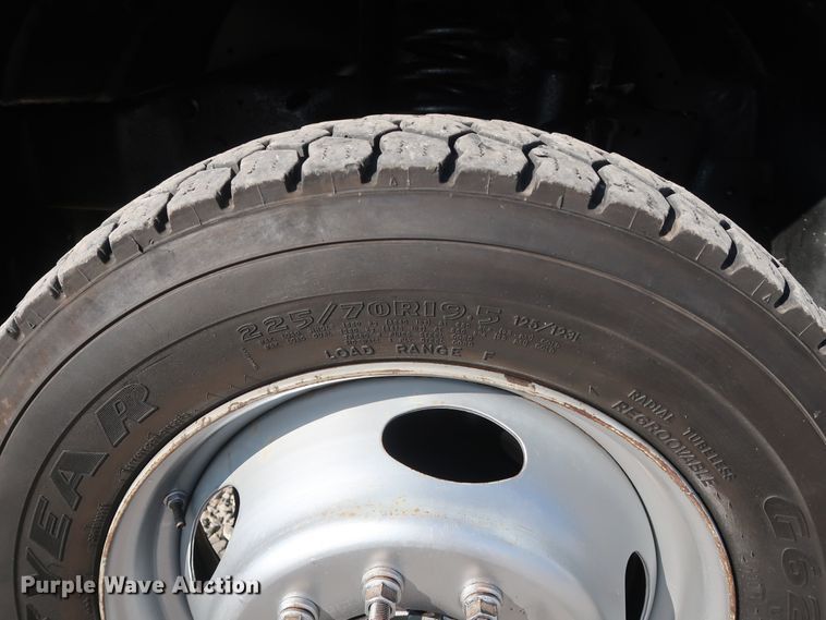 image for item GD9993 2005 Ford F550 Super Duty XL service truck