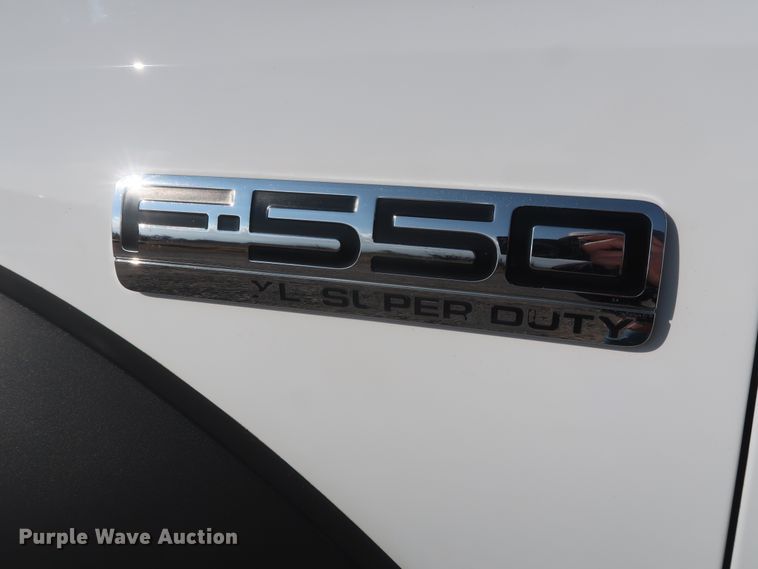 image for item GD9993 2005 Ford F550 Super Duty XL service truck