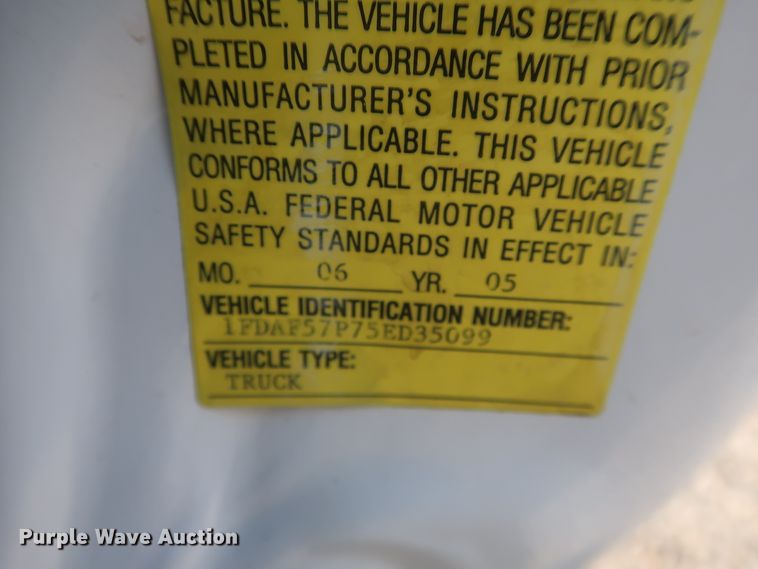 image for item GD9993 2005 Ford F550 Super Duty XL service truck