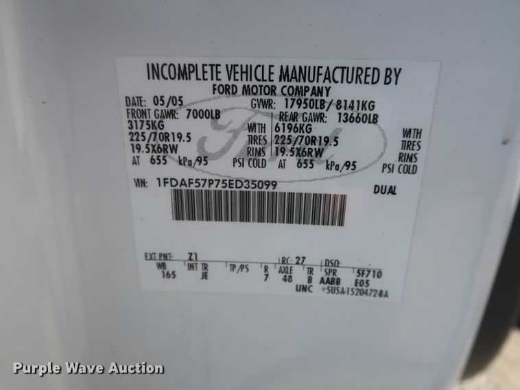 image for item GD9993 2005 Ford F550 Super Duty XL service truck