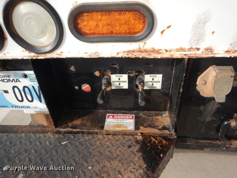 image for item GE9181 2015 Dodge Ram 5500HD bucket truck