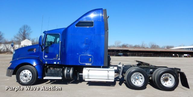 image for item GF9078 2012 Kenworth T660 semi truck