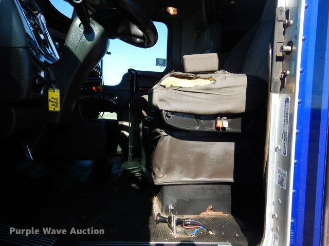 image for item GF9078 2012 Kenworth T660 semi truck