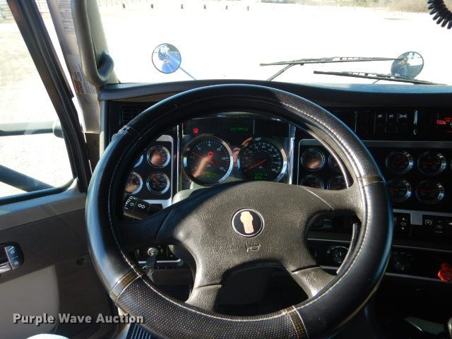 image for item GF9078 2012 Kenworth T660 semi truck