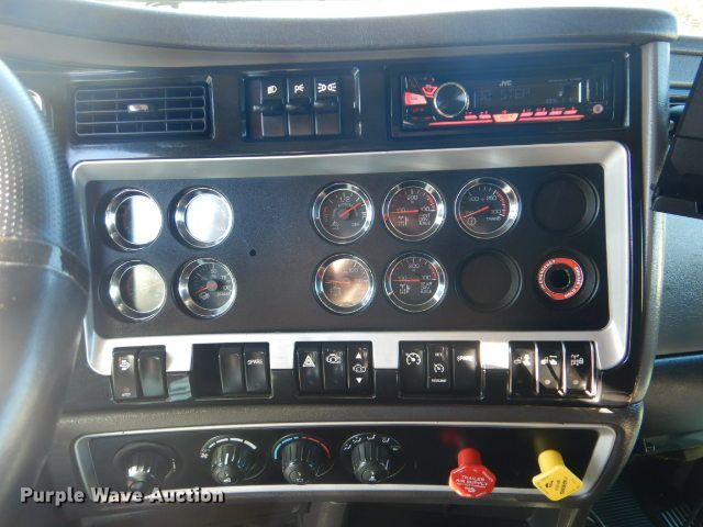 image for item GF9078 2012 Kenworth T660 semi truck