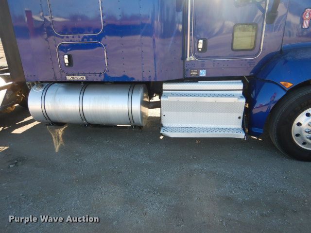 image for item GF9078 2012 Kenworth T660 semi truck