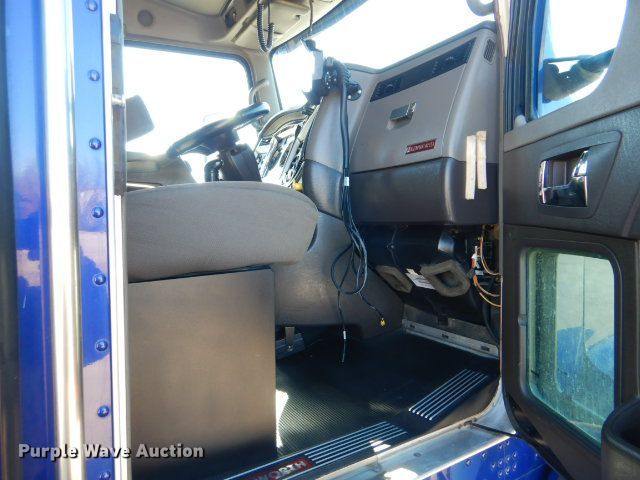 image for item GF9078 2012 Kenworth T660 semi truck
