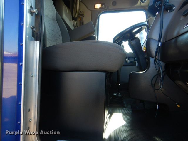 image for item GF9078 2012 Kenworth T660 semi truck