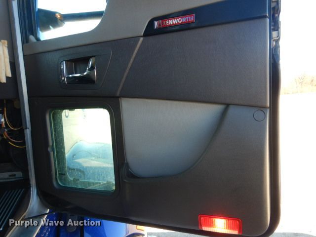 image for item GF9078 2012 Kenworth T660 semi truck