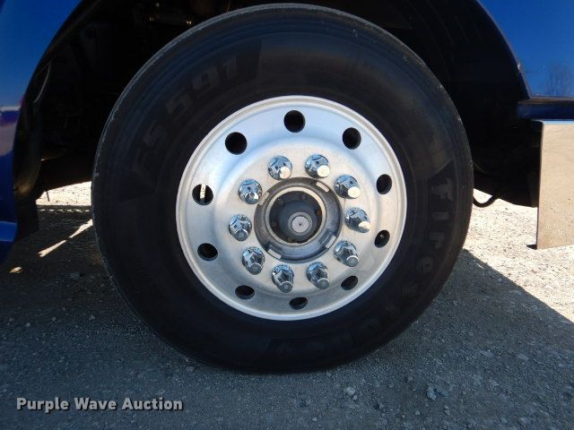 image for item GF9078 2012 Kenworth T660 semi truck