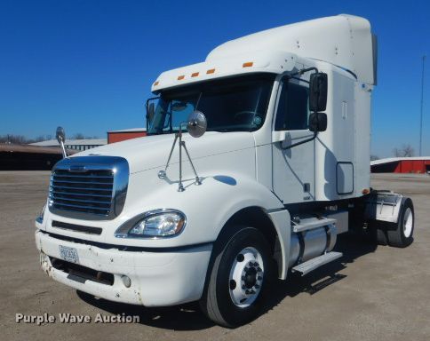 image for item GF9091 2006 Freightliner Columbia semi truck