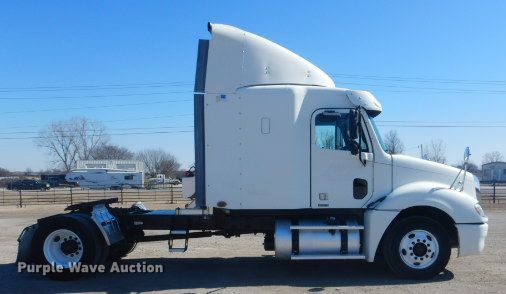 image for item GF9091 2006 Freightliner Columbia semi truck