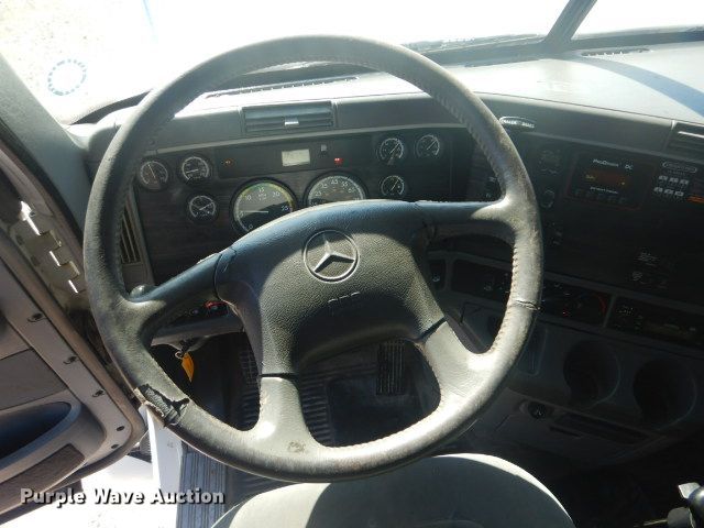 image for item GF9091 2006 Freightliner Columbia semi truck