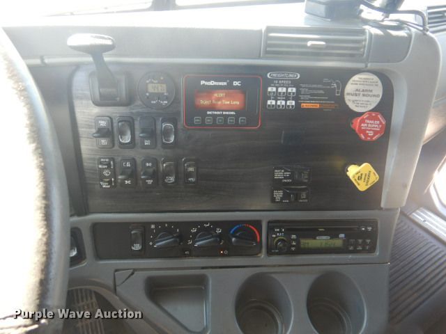 image for item GF9091 2006 Freightliner Columbia semi truck