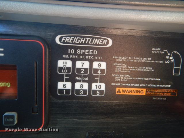 image for item GF9091 2006 Freightliner Columbia semi truck