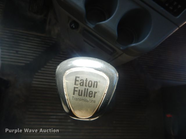 image for item GF9091 2006 Freightliner Columbia semi truck