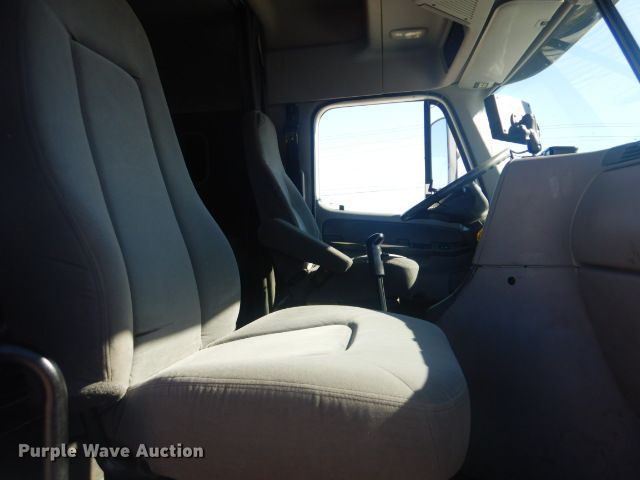 image for item GF9091 2006 Freightliner Columbia semi truck