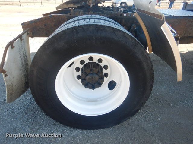 image for item GF9091 2006 Freightliner Columbia semi truck