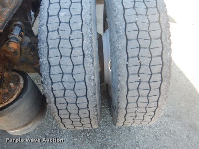 image for item GF9091 2006 Freightliner Columbia semi truck