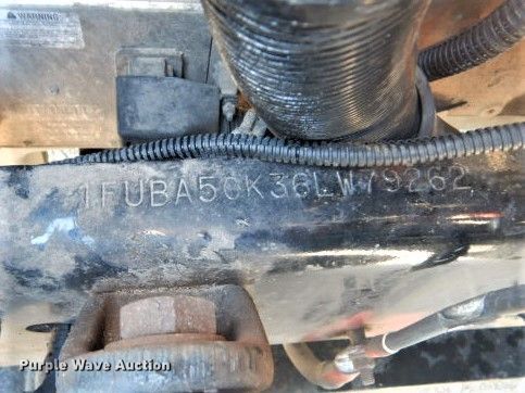 image for item GF9091 2006 Freightliner Columbia semi truck