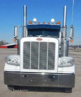 image for item GF9094 2011 Peterbilt 389 semi truck
