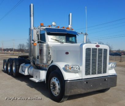 image for item GF9094 2011 Peterbilt 389 semi truck