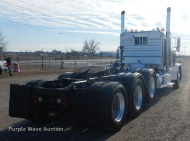 image for item GF9094 2011 Peterbilt 389 semi truck
