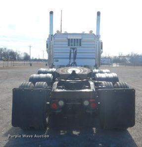 image for item GF9094 2011 Peterbilt 389 semi truck