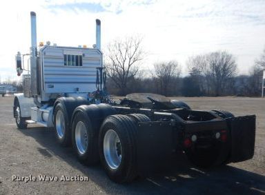image for item GF9094 2011 Peterbilt 389 semi truck
