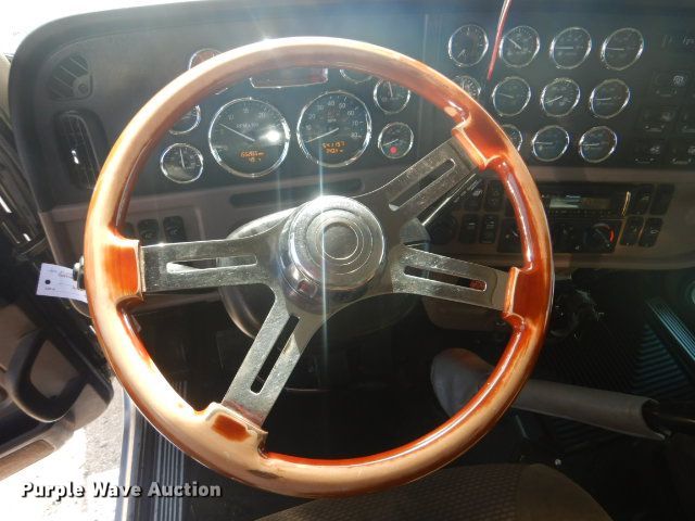 image for item GF9094 2011 Peterbilt 389 semi truck