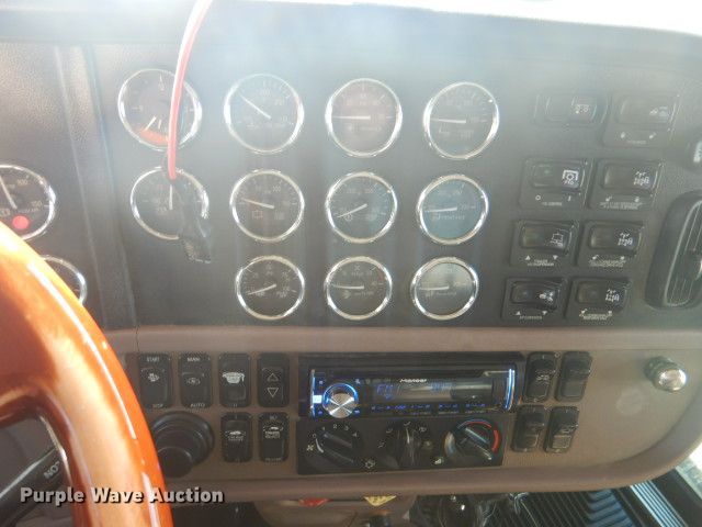 image for item GF9094 2011 Peterbilt 389 semi truck