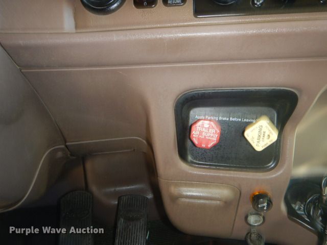 image for item GF9094 2011 Peterbilt 389 semi truck