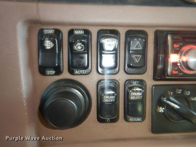 image for item GF9094 2011 Peterbilt 389 semi truck