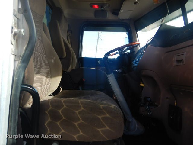 image for item GF9094 2011 Peterbilt 389 semi truck