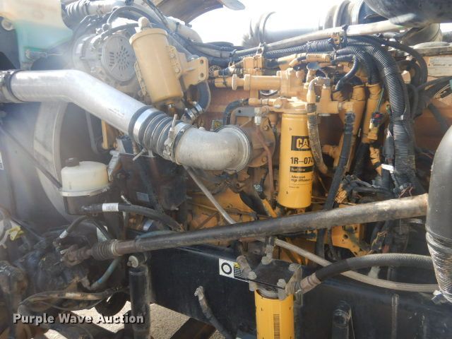 image for item GF9094 2011 Peterbilt 389 semi truck