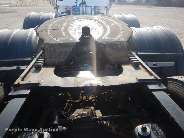 image for item GF9094 2011 Peterbilt 389 semi truck