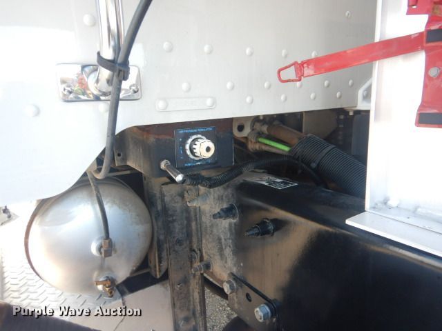 image for item GF9094 2011 Peterbilt 389 semi truck