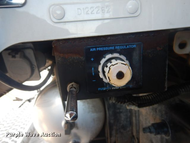 image for item GF9094 2011 Peterbilt 389 semi truck