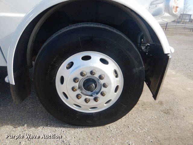 image for item GF9094 2011 Peterbilt 389 semi truck