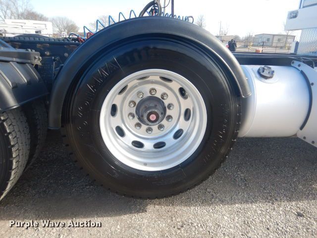 image for item GF9094 2011 Peterbilt 389 semi truck