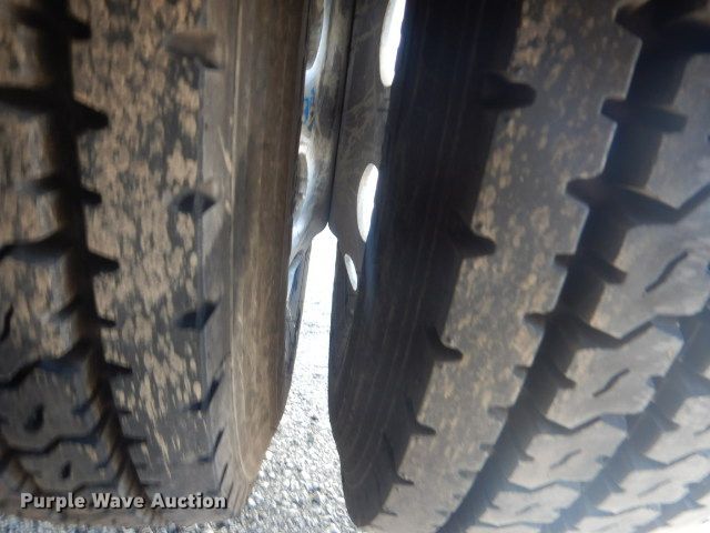 image for item GF9094 2011 Peterbilt 389 semi truck