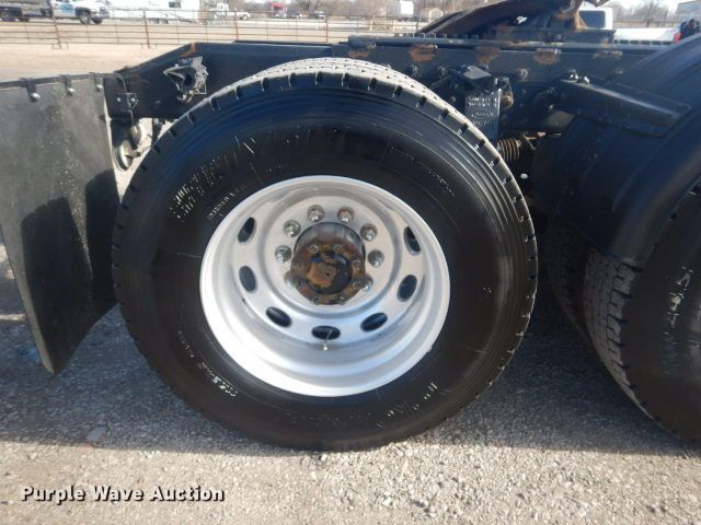 image for item GF9094 2011 Peterbilt 389 semi truck