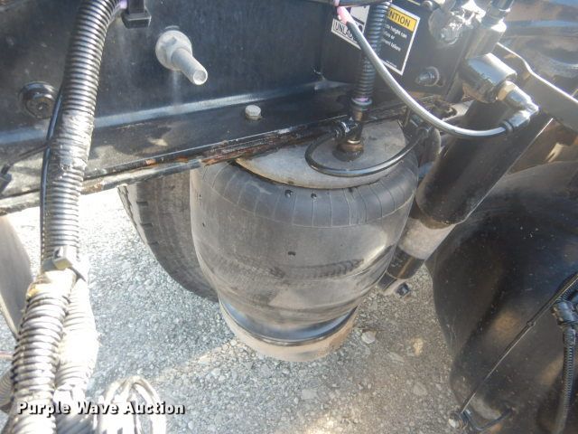 image for item GF9094 2011 Peterbilt 389 semi truck