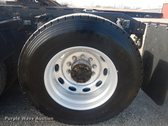 image for item GF9094 2011 Peterbilt 389 semi truck