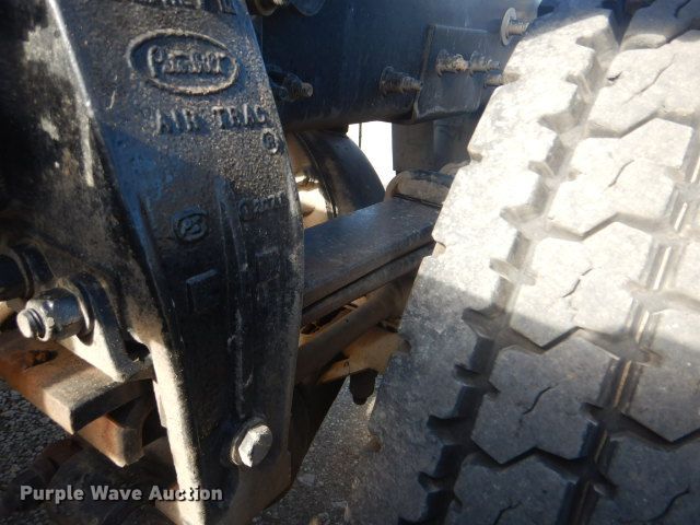 image for item GF9094 2011 Peterbilt 389 semi truck