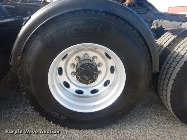 image for item GF9094 2011 Peterbilt 389 semi truck