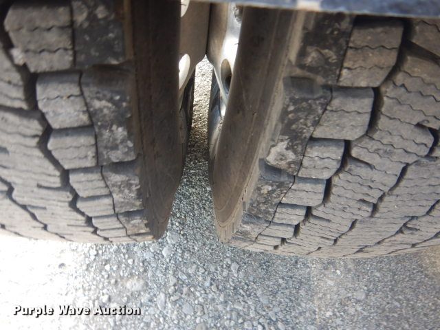 image for item GF9094 2011 Peterbilt 389 semi truck