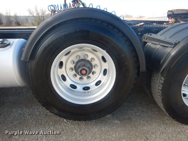 image for item GF9094 2011 Peterbilt 389 semi truck