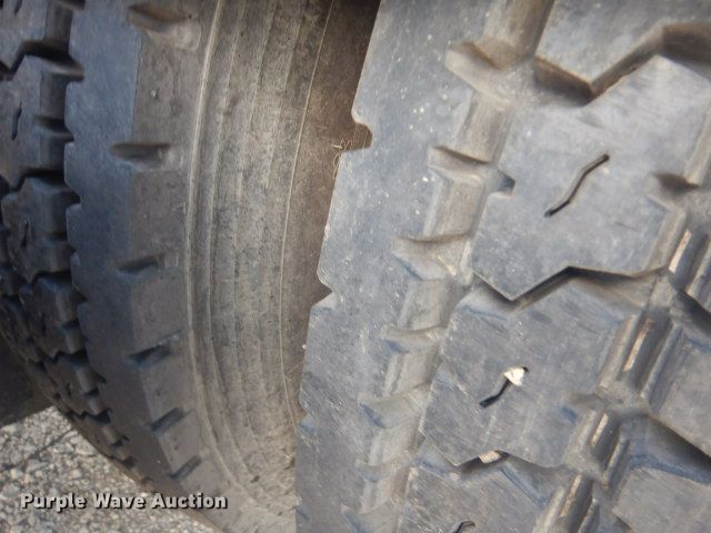 image for item GF9094 2011 Peterbilt 389 semi truck