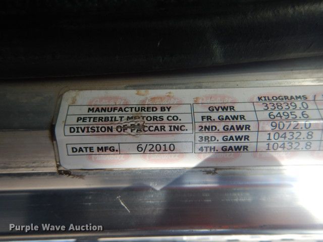 image for item GF9094 2011 Peterbilt 389 semi truck